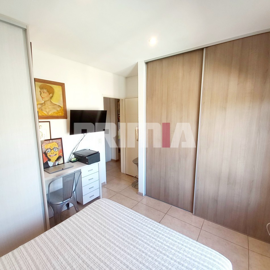 Departamento en venta de dos ambientes en San Fernando. Impecable y super luminoso. Con balcon , parrilla y cochera cubierta.