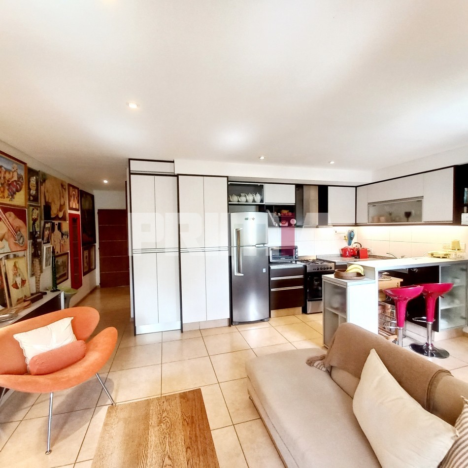 Departamento en venta de dos ambientes en San Fernando. Impecable y super luminoso. Con balcon , parrilla y cochera cubierta.