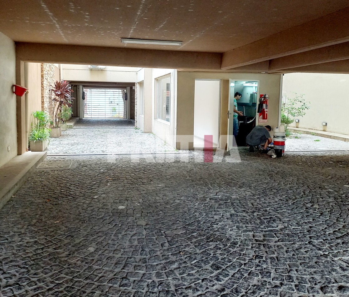 Departamento en venta de dos ambientes en San Fernando. Impecable y super luminoso. Con balcon , parrilla y cochera cubierta.