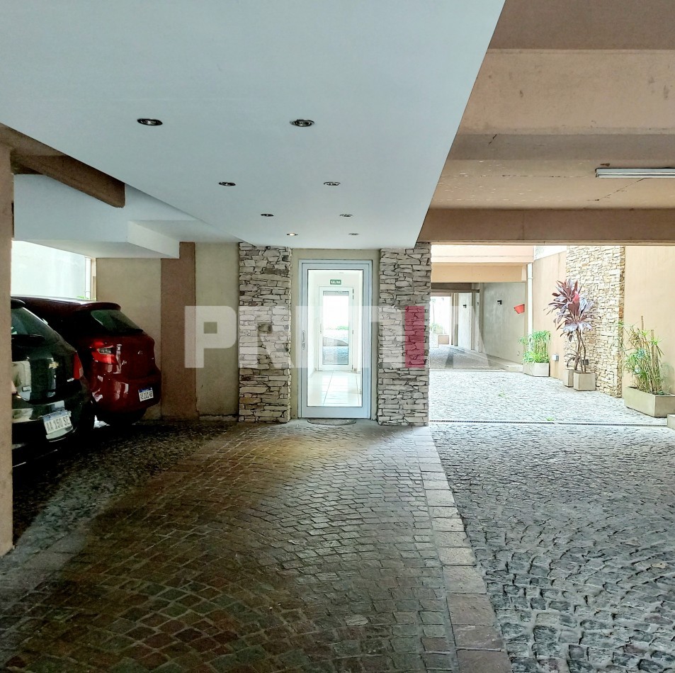 Departamento en venta de dos ambientes en San Fernando. Impecable y super luminoso. Con balcon , parrilla y cochera cubierta.