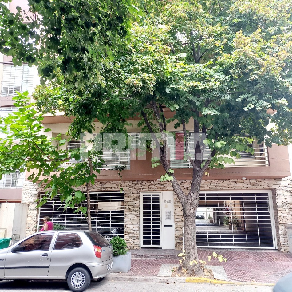 Departamento en venta de dos ambientes en San Fernando. Impecable y super luminoso. Con balcon , parrilla y cochera cubierta.
