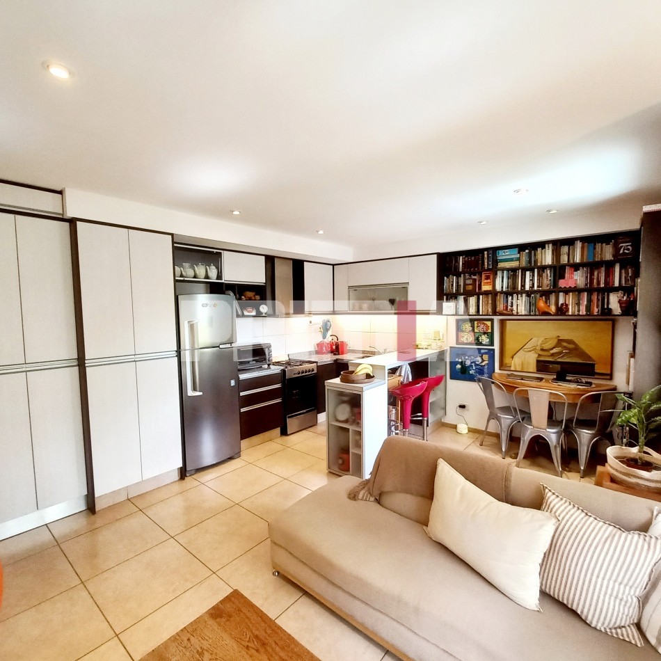 Departamento en venta de dos ambientes en San Fernando. Impecable y super luminoso. Con balcon , parrilla y cochera cubierta.