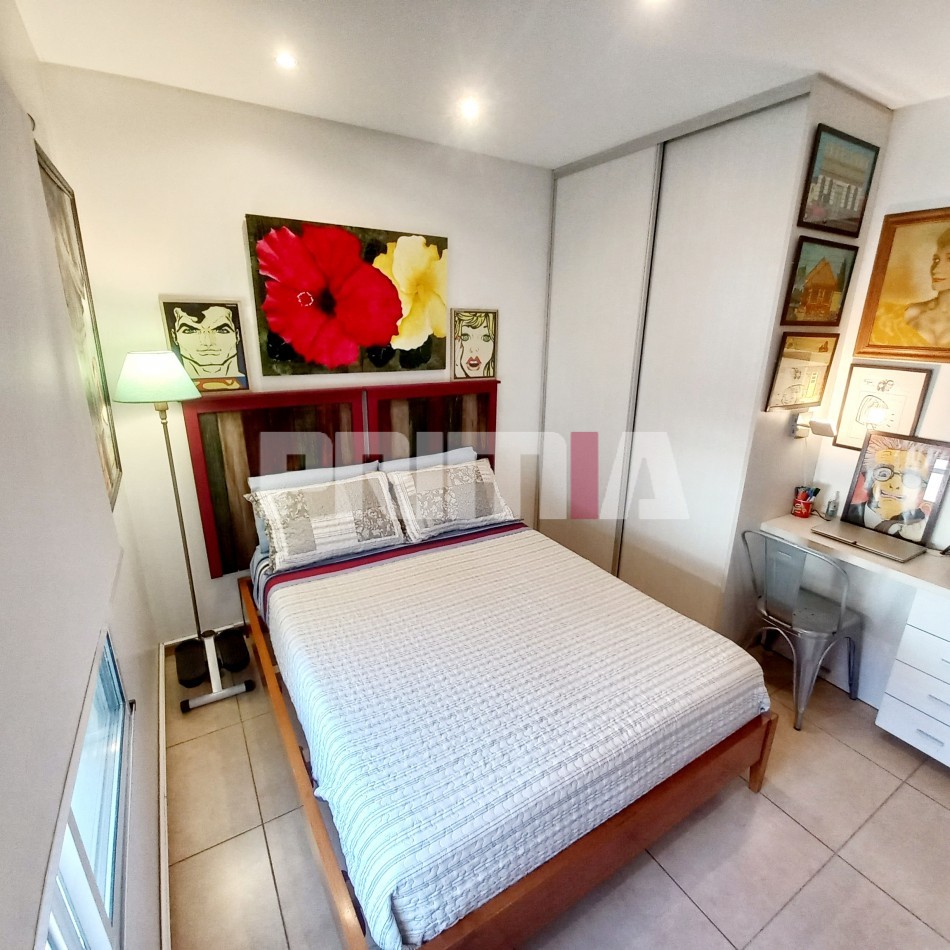Departamento en venta de dos ambientes en San Fernando. Impecable y super luminoso. Con balcon , parrilla y cochera cubierta.