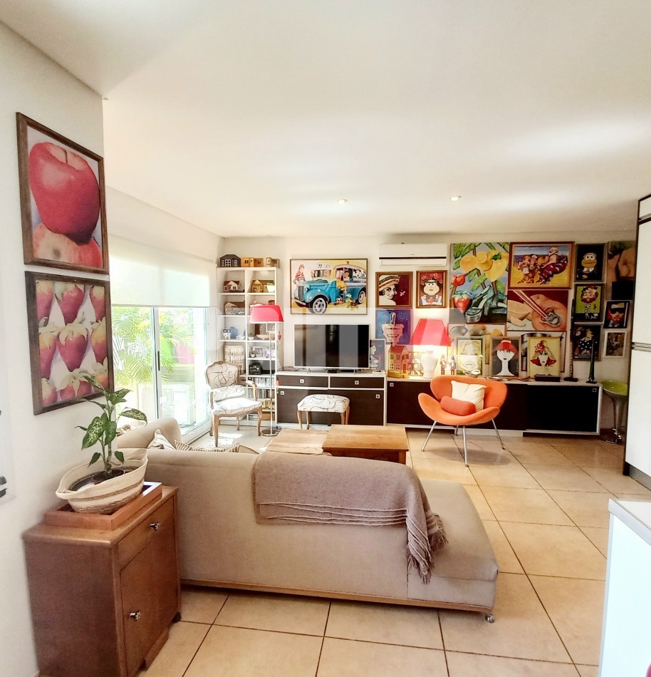 Departamento en venta de dos ambientes en San Fernando. Impecable y super luminoso. Con balcon , parrilla y cochera cubierta.