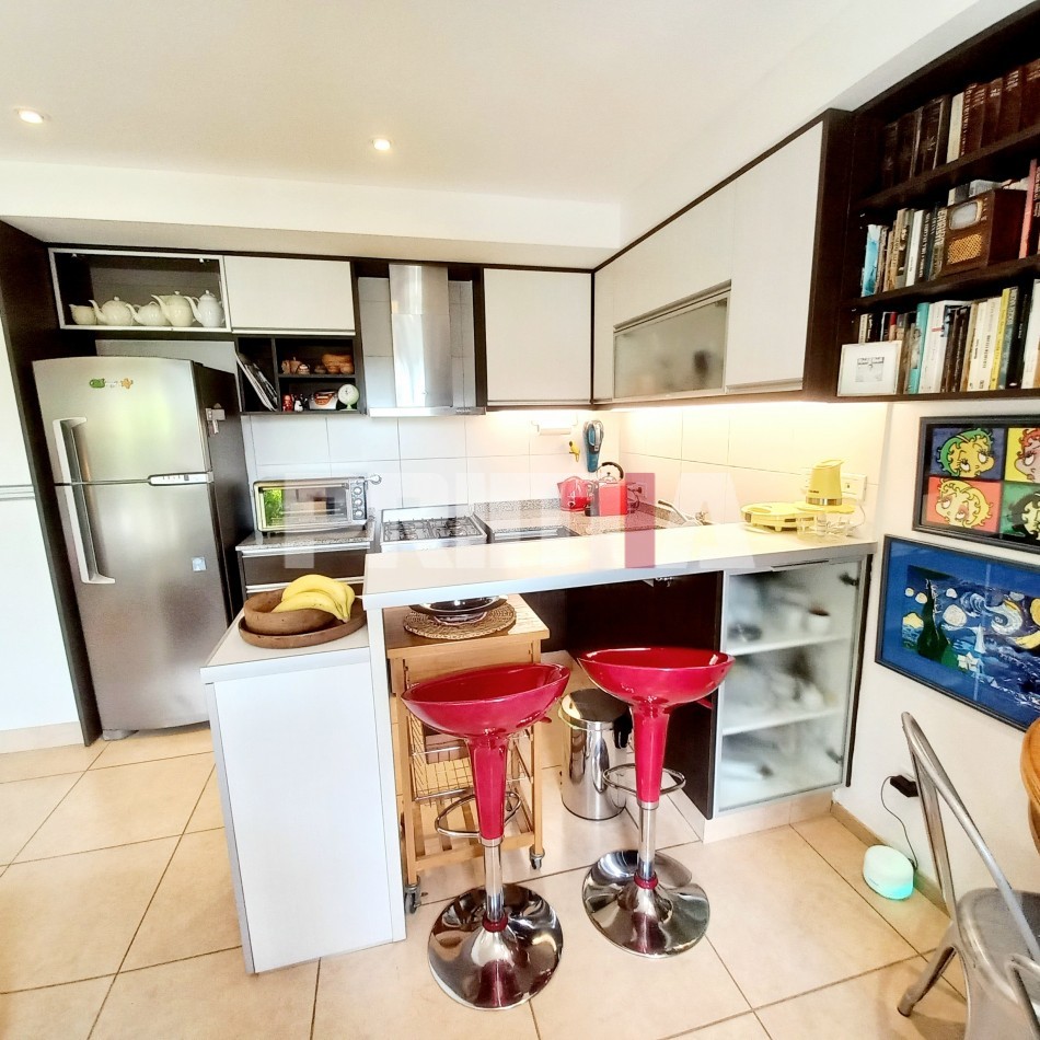 Departamento en venta de dos ambientes en San Fernando. Impecable y super luminoso. Con balcon , parrilla y cochera cubierta.