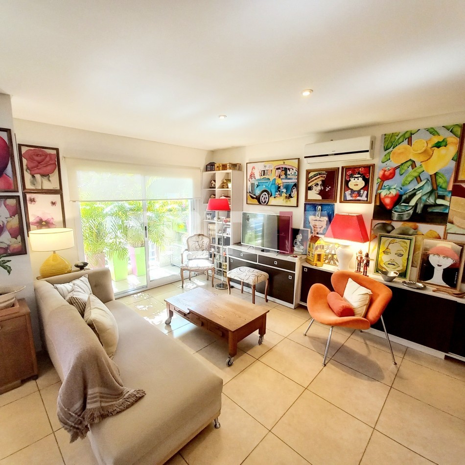 Departamento en venta de dos ambientes en San Fernando. Impecable y super luminoso. Con balcon , parrilla y cochera cubierta.