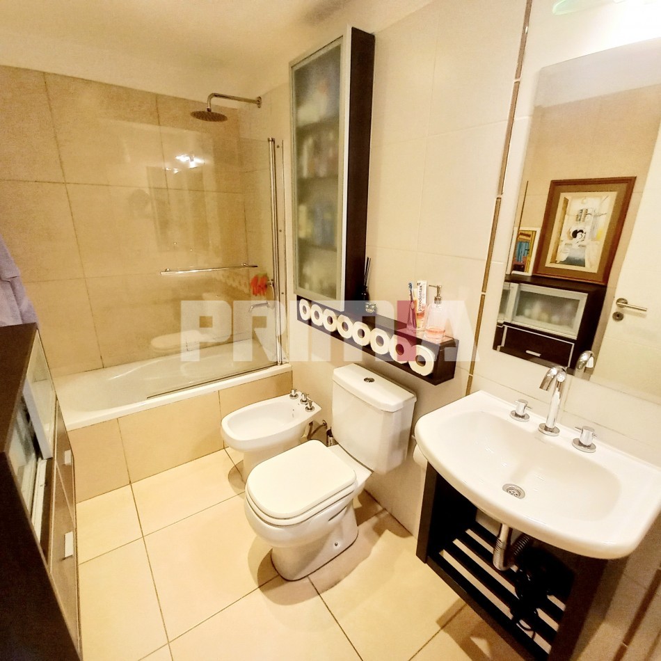 Departamento en venta de dos ambientes en San Fernando. Impecable y super luminoso. Con balcon , parrilla y cochera cubierta.