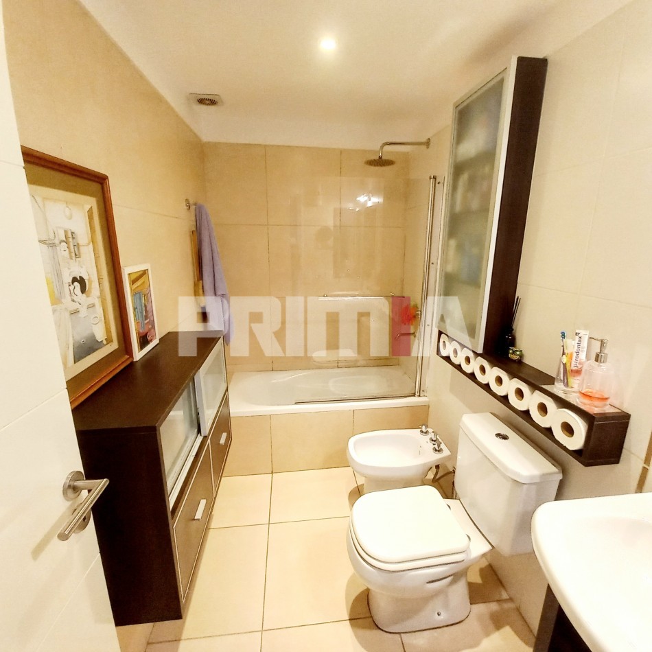 Departamento en venta de dos ambientes en San Fernando. Impecable y super luminoso. Con balcon , parrilla y cochera cubierta.