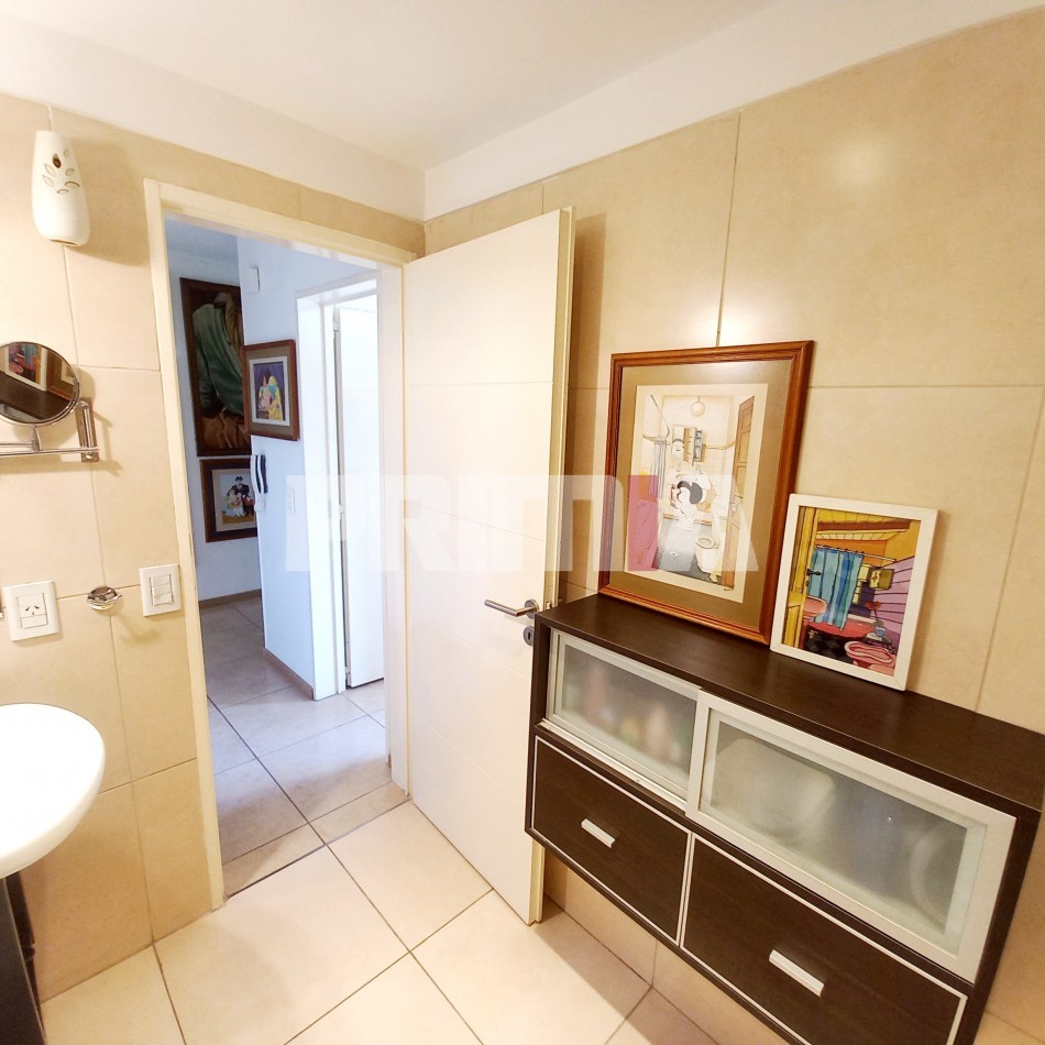 Departamento en venta de dos ambientes en San Fernando. Impecable y super luminoso. Con balcon , parrilla y cochera cubierta.